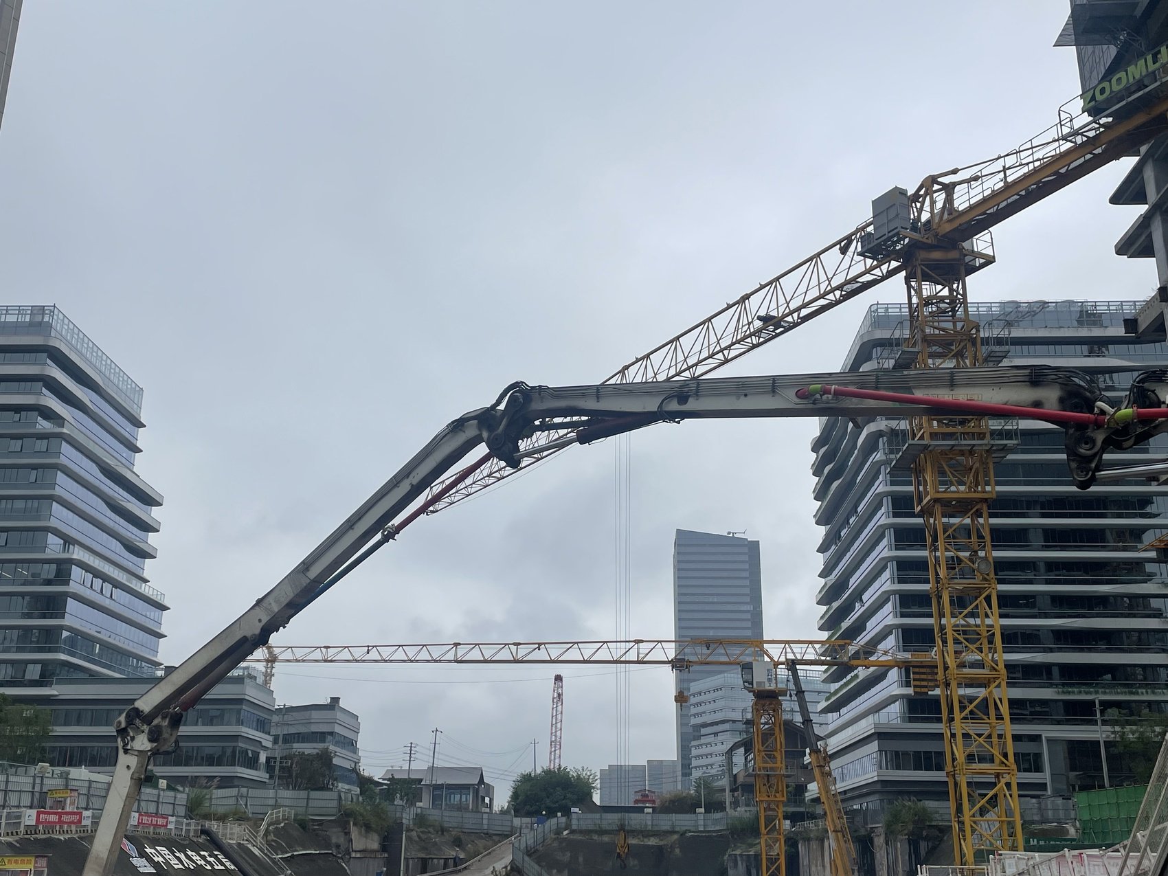 成眉线红莲站混凝土浇筑施工